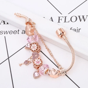 Pulsera de oro rosa con cristales rosas, colgante de candado de corazón y llave