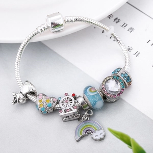 Bracciale con ciondoli arcobaleno, ruota panoramica e cuori su catena serpente argento