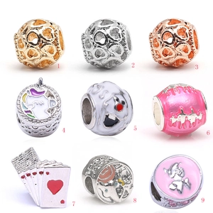 Perles Charm DIY en Alliage Émaillé Cœur Creux Licorne Fantôme Motif pour Bracelets Collier Création de Bijoux Cadeau