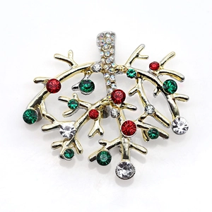 Spilla ad albero di Natale in lega dorata con strass festivi rossi, verdi e bianchi