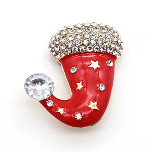 Broche botte de Noël en émail rouge festif avec strass brillants et détail d'étoile dorée