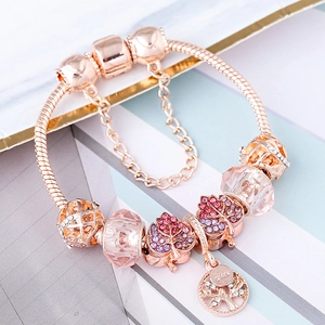 Bracelet maille serpent rose doré avec cristaux roses et breloques de feuilles en argent S925