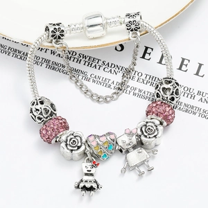 Bracelet à breloques serpent argenté avec cristaux roses et pendentifs robots