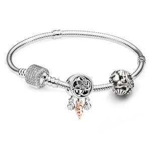 Silver-plated snake chain bracelet featuring starfish and seashell nautical charms