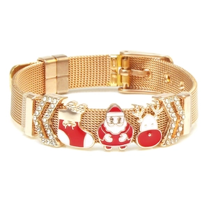 Detail eines goldenen Mesh-Armbands mit Weihnachtsmann, Rentier und Sockenanhängern
