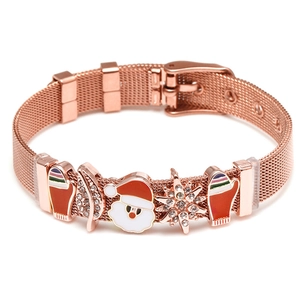 Details vom rotgoldenen Mesh-Armband mit Weihnachtsanhängern wie Weihnachtsmann