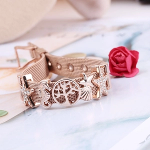 Detailed close-up of rose gold mesh bracelet featuring seahorse and starfish charms
