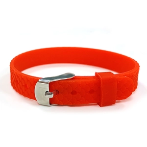 Pulsera ajustable de 10mm de silicona naranja con diseño texturizado y hebilla plateada