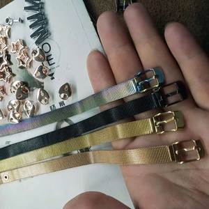 Correas de reloj en malla de acero inoxidable en negro dorado y oro rosa