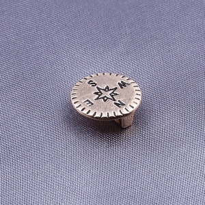 Kompass-Stern-Metallknopf Legierung Anhänger für DIY Schmuck mit Vintage-Bronzierung