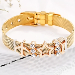 Bracciale a maglia dorata con ciondoli a forma di aereo, stella e chiave con cristalli