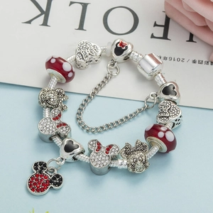 Bracelet à breloques style dessin animé avec perles rouges et pendentifs Mickey