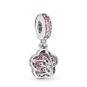 S925 Sterling Silber Blumenanhänger mit rosa und lila Zirkonia auf weißem Hintergrund