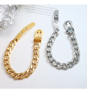 Details verstellbarer Gliederketten-Armbänder in poliertem Gold und Silber Finish