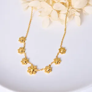 Minimalistisches 18k vergoldetes Edelstahl-Fußkettchen mit zarten Gänseblümchen