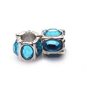 Funkelnde blaue facettierte Kristallperle mit versilbertem Metall für DIY-Armbänder
