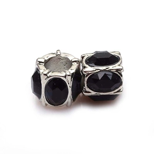 Facettierte schwarze Glasperlen mit versilberter Basis für DIY-Perlenarmbänder