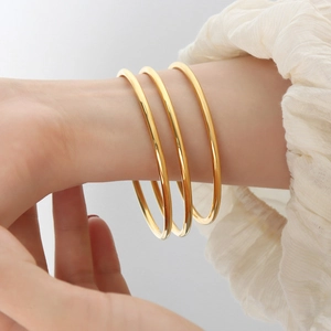 Three-piece set of minimalist gold polished titanium steel stacking rings for women