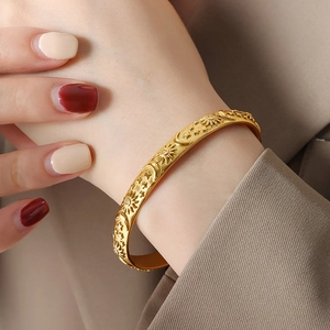 Elegant gold-plated sun and moon relief bangle with sparkling cubic zirconia inlay