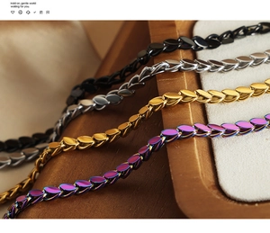Detailed view of leaf-shaped chain links in gold, silver, black and rainbow finishes