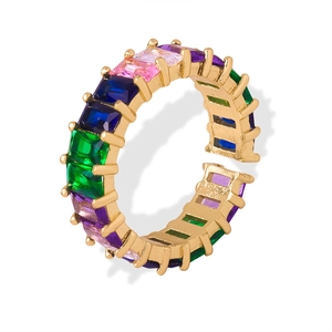 Bunter geometrischer Zirkon-Ring in Gold mit Regenbogen-Edelsteinbesatz
