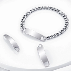 Roestvrijstalen Cubaanse schakelarmband met een geborsteld metalen ID-plaatje voor gravure