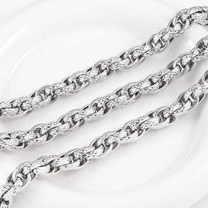 Silberne Gliederkette aus Edelstahl mit Diamond-Cut-Schliff und dickem Twist-Design