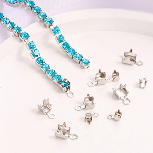 DIY-Verbindungselemente aus silbernem Edelstahl mit funkelnden himmelblauen Kristallen