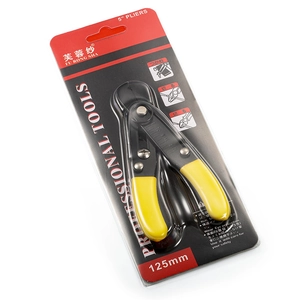 Détail de la pince à bijoux DIY 5 pouces en emballage jaune et rouge pour ouvrir les chaînes