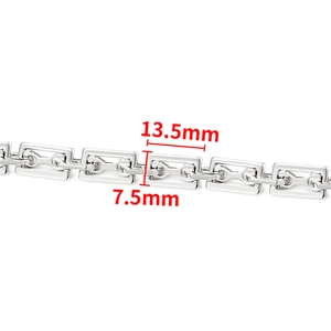 Detail showing rectangular stainless steel chain links measuring 13.5mm by 7.5mm