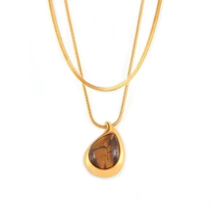 Zweilagige goldene Schlangenkette mit poliertem Tigerauge-Anhänger in Tropfenform