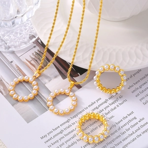 Collection Bijoux Vintage Français Collier Acier Titane Bague Cuivre Avec Décoration Perle Artificielle pour Femme Accessoires Mode
