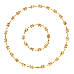 Elegantes 18 Karat vergoldetes Schmuckset mit minimalistischer Perlenblumen-Halskette und Armband