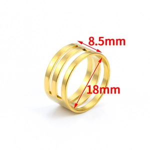Detalle de anillo dorado con dimensiones de 8,5 mm de ancho y 18 mm de diámetro interno