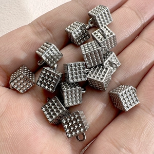 Gepolijste zilveren roestvrijstalen kubus hanger met kraalstructuur voor DIY sieraden