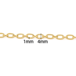 Detailed macro view showing 4mm width and 1mm thickness of golden oval link chain