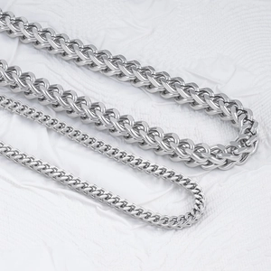 Cadenas de eslabones de acero inoxidable en varios tamaños con acabado plateado