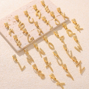 Set di 26 ciondoli con lettere corsive placcati oro 18k con zirconi incastonati a mano