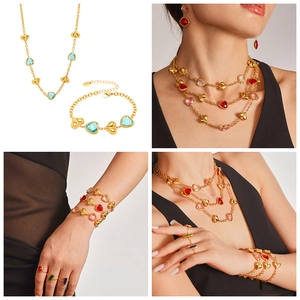 Set detallado de joyas de corazón en acero bañado en oro de 18k con cristal checo de color