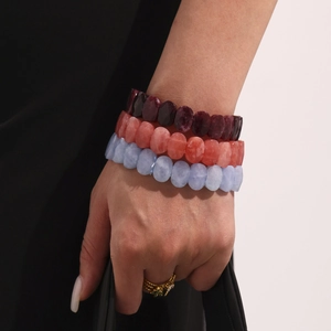 Bracelets extensibles en pierre naturelle facettée violette, rose et bleue avec bague
