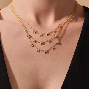 Collana MAMA a tre strati placcata in oro con pendenti in zircone 5A da donna