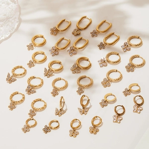 Boucles d'oreilles créoles papillon plaquées or 18 carats avec cristaux de zircon brillants