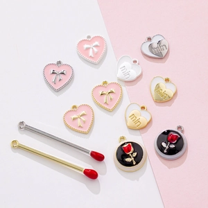 Accessoires Bijoux DIY en Alliage Breloques Coeur Allumette Rose Email Goutte d'Huile pour Collier Bracelet Pendentifs Décoratifs