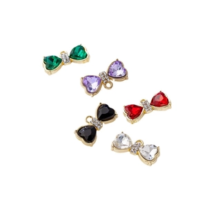 Pendentifs cœur en cristal en cinq couleurs avec monture en alliage doré et zircon