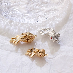 Exquisite 18k vergoldete Koi-Fisch-Anhänger mit roten Akzenten für DIY-Schmuck