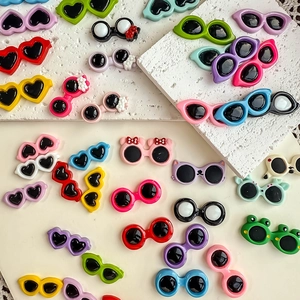 Colorful resin heart and animal-shaped mini sunglasses for DIY crafts and accessories
