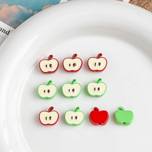 Macro de perles de pomme rouges et vertes en résine avec trous verticaux pour bijoux DIY