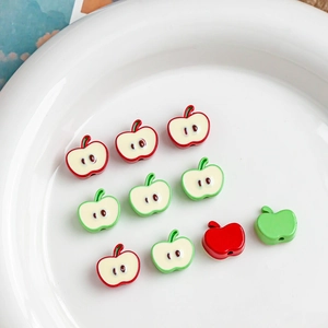 Détails de perles en forme de pomme rouge et verte en résine pour la création de bijoux
