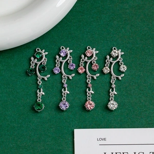 Macro di ciondoli floreali in zircone colorato per gioielli fai-da-te e accessori eleganti