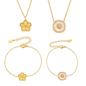 Parure de bijoux dorée en acier inoxydable avec fleur à cinq pétales et pendentifs carrés